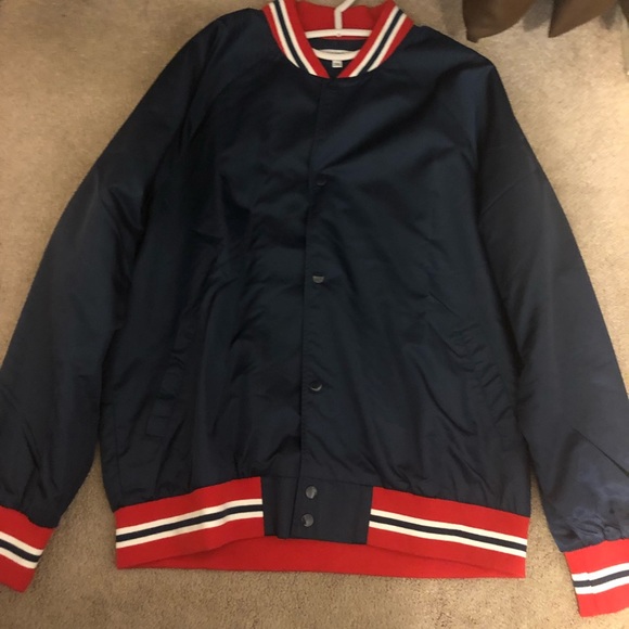 Jackets and sweatshirts size Medium and Large - Picture 4 of 4